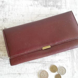 Cartera de cuero para mujer con monedero. Cartera de cuero auténtico color vino. Cartera soviética vintage. Accesorio retro. Fabricada en la URSS.
