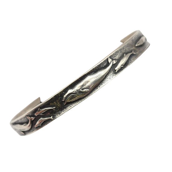James Avery Retired Sterling Silver Whale Bangle Bracelet Detailed Ocean-Themed Design Artist Signed Rare Vintage Jewelry Piece