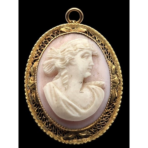 Vtg 10 Kt. Yellow Gold Carved Angel Skin Pink Shell Cameo Brooch / Pendant