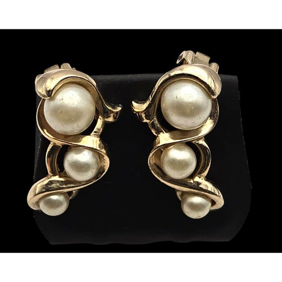 Vtg. Reja Faux Pearl Clip-On Earrings Elegant Gold-Tone Spiral Design Jewelry