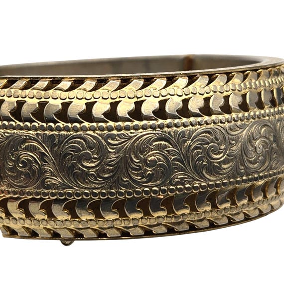 Vintage Trifari Gold Tone Hinged Bangle Bracelet With Intricate Reticulated Design 3 Inch
