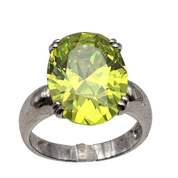 Vintage Oval Green Gemstone Silver Cocktail / Bling Ring Size 9