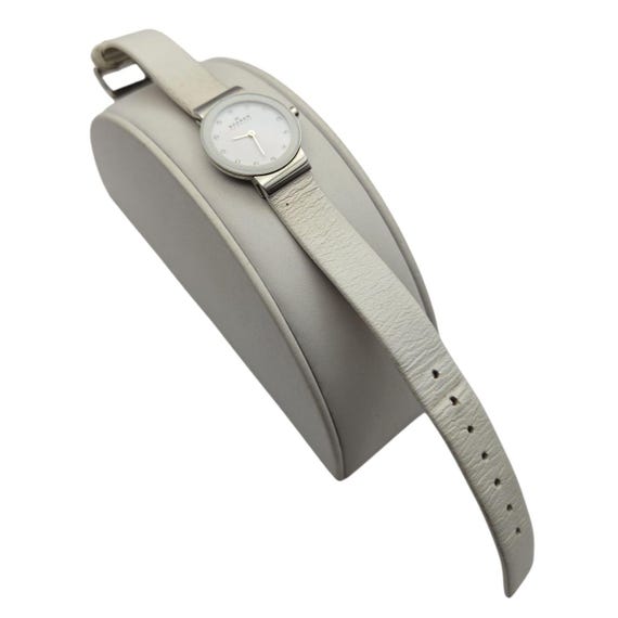 Vtg Skagen Denmark Ladies Watch White Leather Strap Round 7/8" Face Stainless Steel Crystal Accents