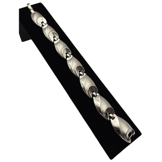 Vtg Crown Trifari Silver Tone Bracelet Bright & Satin Finish 7" X 1/2" Elegant Design For Collectors - Fashion Enthusiasts