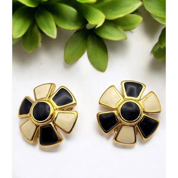 Vintage Monet Flower Clip-On Earrings Deep Blue & White Enamel Gold Tone Retro Jewelry