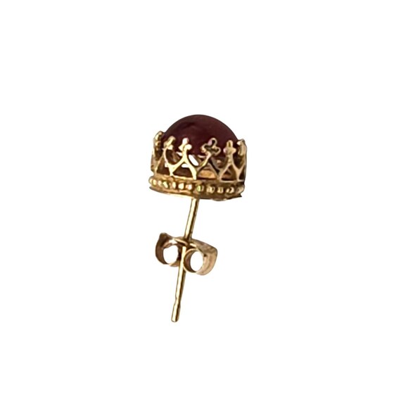 Vtg. 14 Kt Gold Stud Earring With Red Carnelian Accent & Crown Setting 1/4 " x 3/8 "