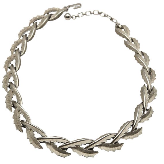 Vintage Trifari Silver Tone Acanthus Leaf Necklace With Hook Closure 16 1/2" Circa 1960's
