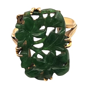 Vintage 18 Kt. Gold Oriental Carved Green Jade Floral Ring