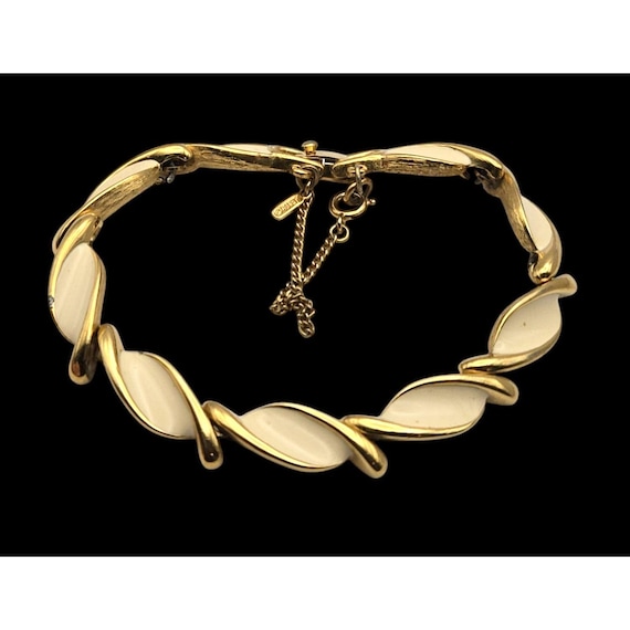 Vintage Monet Cream Enamel Leaf Bracelet With Safety Chain 7" X 3/8"
