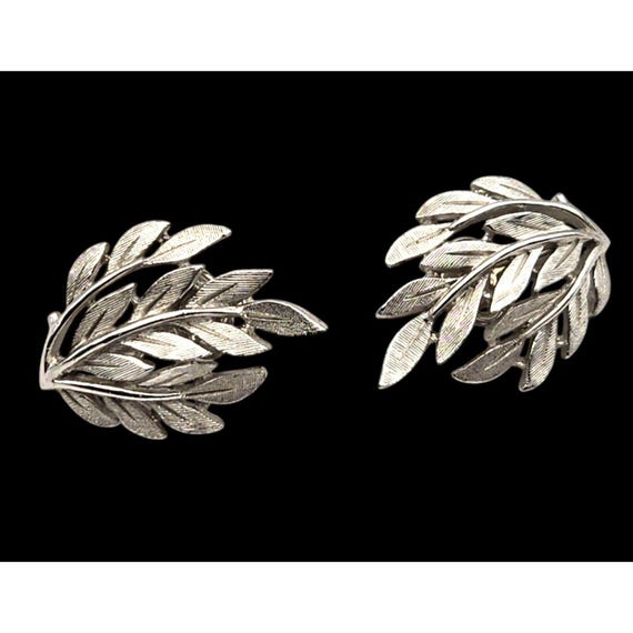 Vtg. Crown Trifari Silver Tone Leaf Clip On Earrings