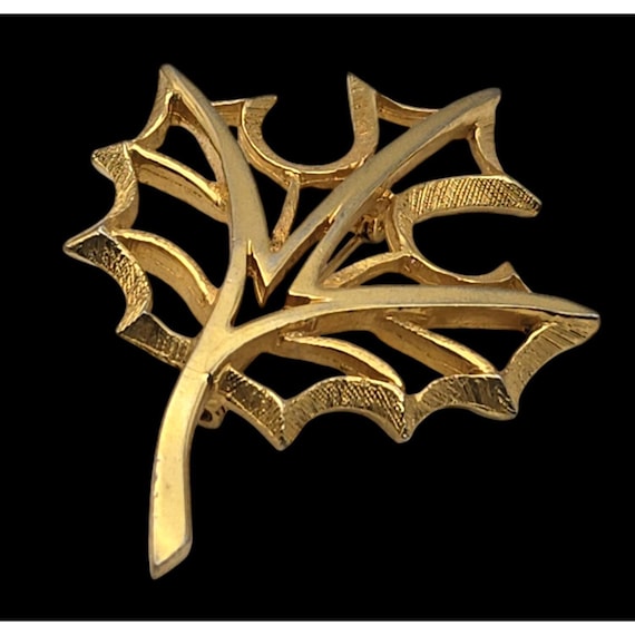 Vintage Gold-Tone Reticulated Leaf Brooch Pin