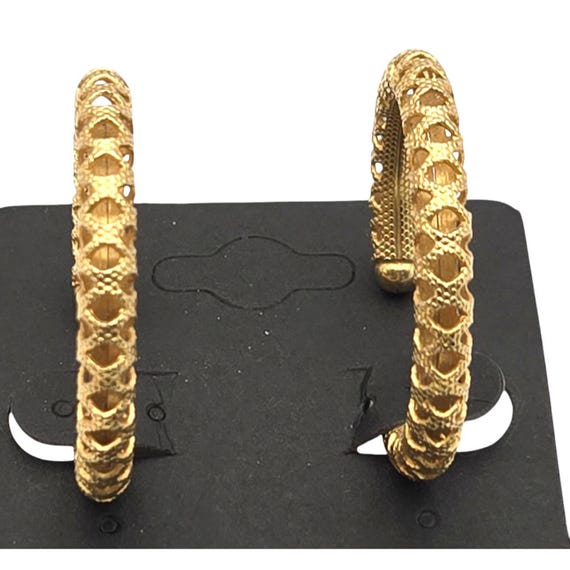 Vtg Gold Tone Reticulated Hoop Clip-On Earrings Elegant Retro Jewelry 1 1/4 " x 3/8 "