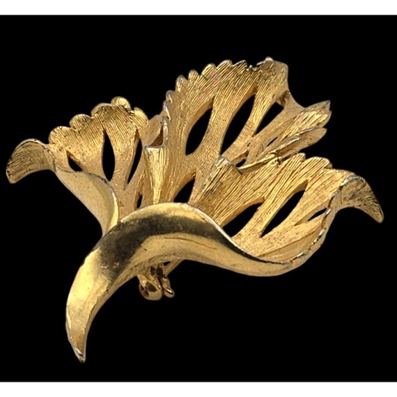 Vintage Gold Reticulated Leaf Brooch Pin Wavy Brooch