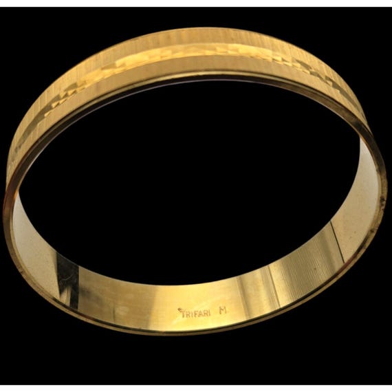 Vtg Trifari Diamond Cut Gold Tone Bangle Bracelet 2 5/8 Inch