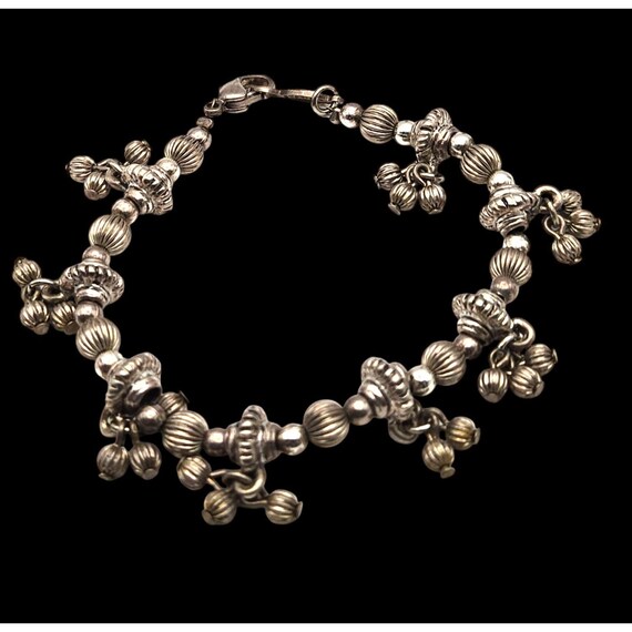 Vtg Napier Silvertone Beaded Bracelet With Dangling Charms & Textured Design 7 3/4 "