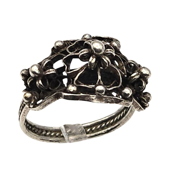 Vintage Sterling Silver Floral Crown Ring With Rope Band And Open Work Design Size 7