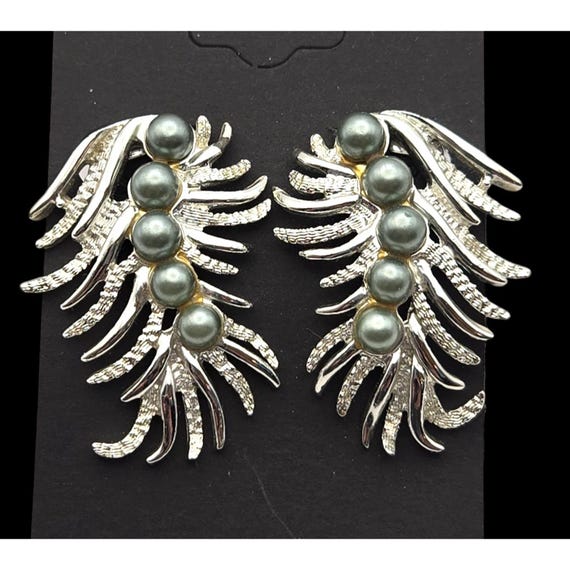 Vintage Sarah Coventry Feather Faux Pearl Clip-On Earrings 1 1/2 " x 1 "