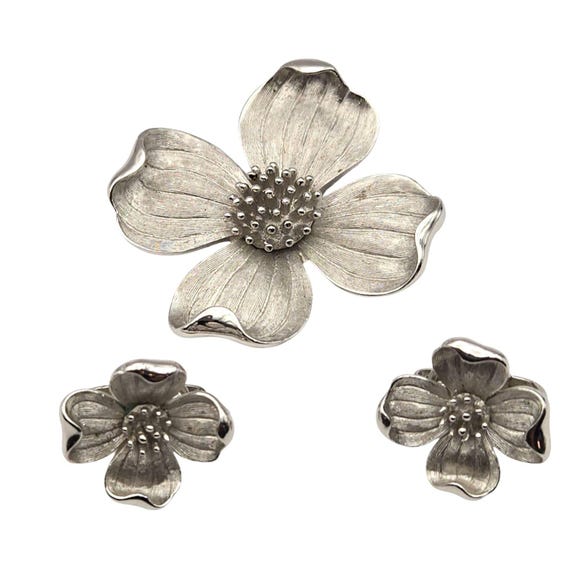 Vtg Trifari Silvertone Dogwood Blossom Brooch & Clip-On Earrings Set Floral Design