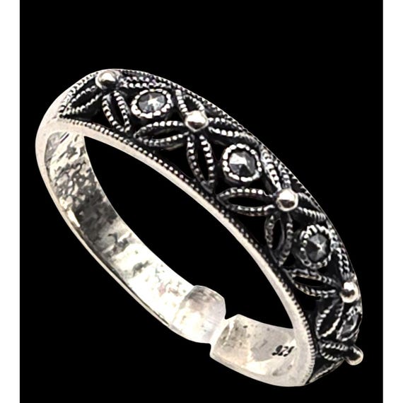 Vintage Sterling Silver Filigree Band Ring With Intricate Floral Design & Sparkling Accents Size 11