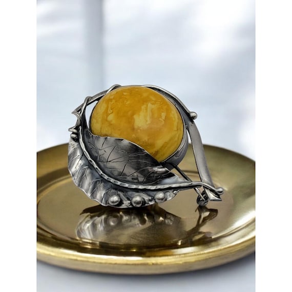 Vintage Butterscotch Baltic Amber & Sterling Silver Leaf Brooch Pin