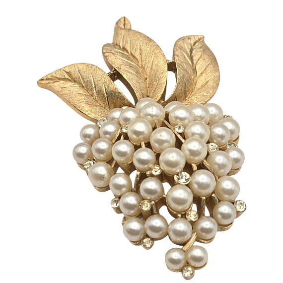 Vtg Crown Trifari Faux Pearl & Rhinestone Gold Tone Leaf Brooch 2 3/4" X 1 1/2" Signed Jewelry Piece