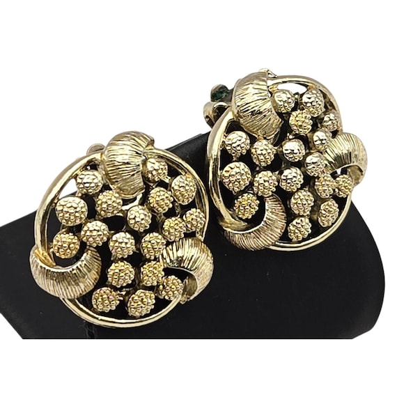 Vtg Coro Button Style Clip-On Earrings Light Gold Tone Finish 1" x 1"
