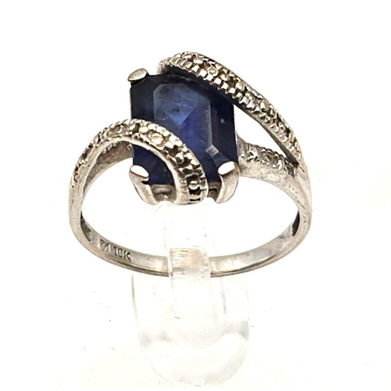 Vtg 10 Kt White Gold Sapphire Statement Ring W/ Small Diamond Accents Size 7