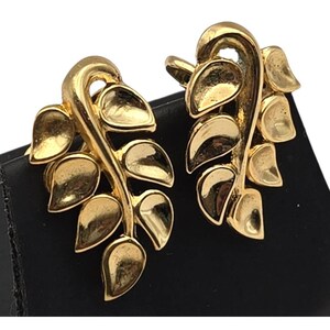 Vintage Gold Tone Crown Trifari Leaf Clip-On Earrings