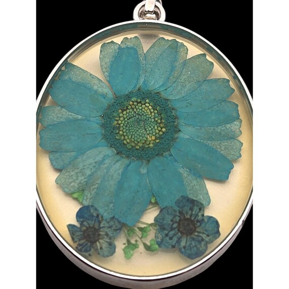 Pressed Flower Oval Necklace Pendant In Silver Tone With Blue Daisies & Greenery 1 3/4 "