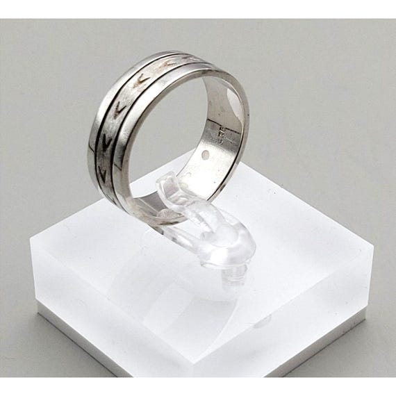 Sterling Silver Band Ring With Engraved Arrow Design