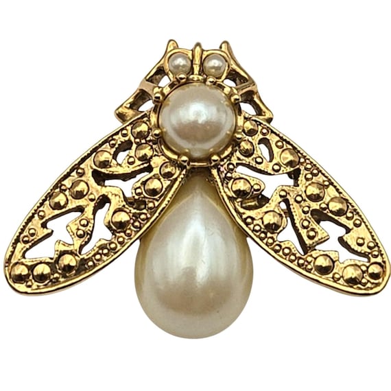 Vtg 1928 Gold Tone Bee Brooch With Faux Pearl Body & Intricate Filigree Design