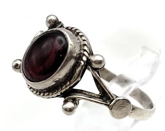 Vintage-Style Garnet Gemstone Ring With Sterling Silver Setting