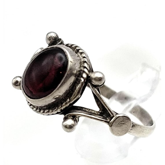 Vintage-Style Garnet Gemstone Ring With Sterling Silver Setting