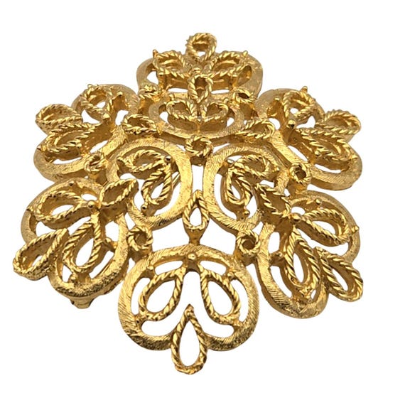 Vintage Crown Trifari Gold Tone Openwork Snowflake Filigree Brooch