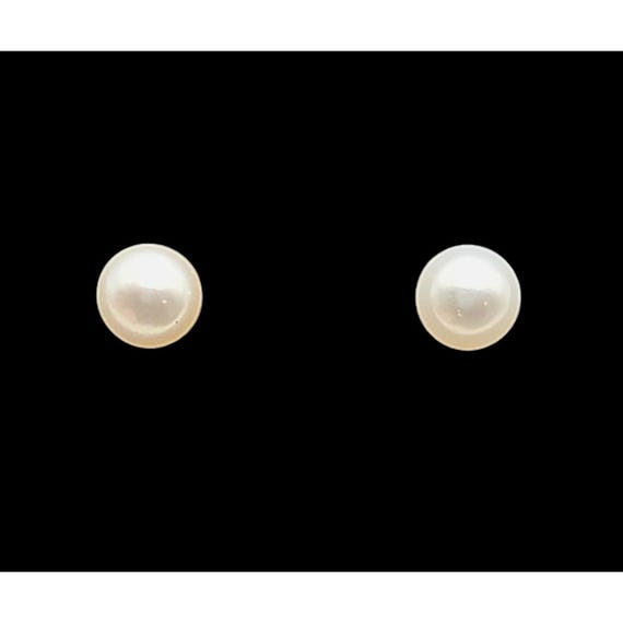 14 Kt. Gold Cultured Pearl Stud Earrings - Timeless Elegance & Classic Style 5.80 mm