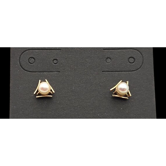 Vintage 14 Kt. Yellow Gold Cultured Pearl Stud Earrings Lovely Design 1/4 "