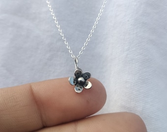 Mini daisy flower. 925 sterling silver. little flower, flowers necklace, flower pendant, flower charm, necklace girls, minimalist pendant