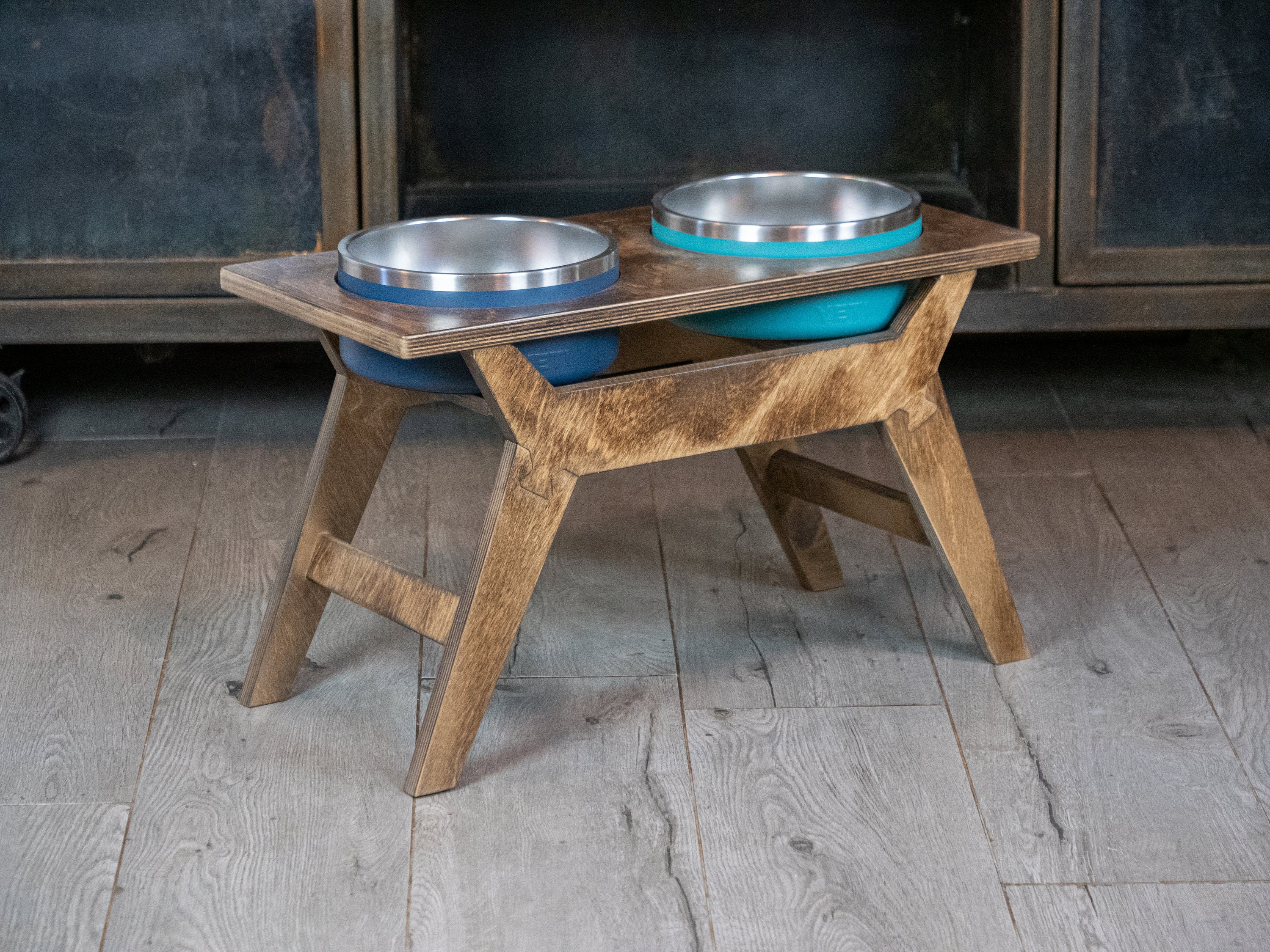 Yeti Raised Dog Bowl Stand - Bowl not included – Woodland Steelworks