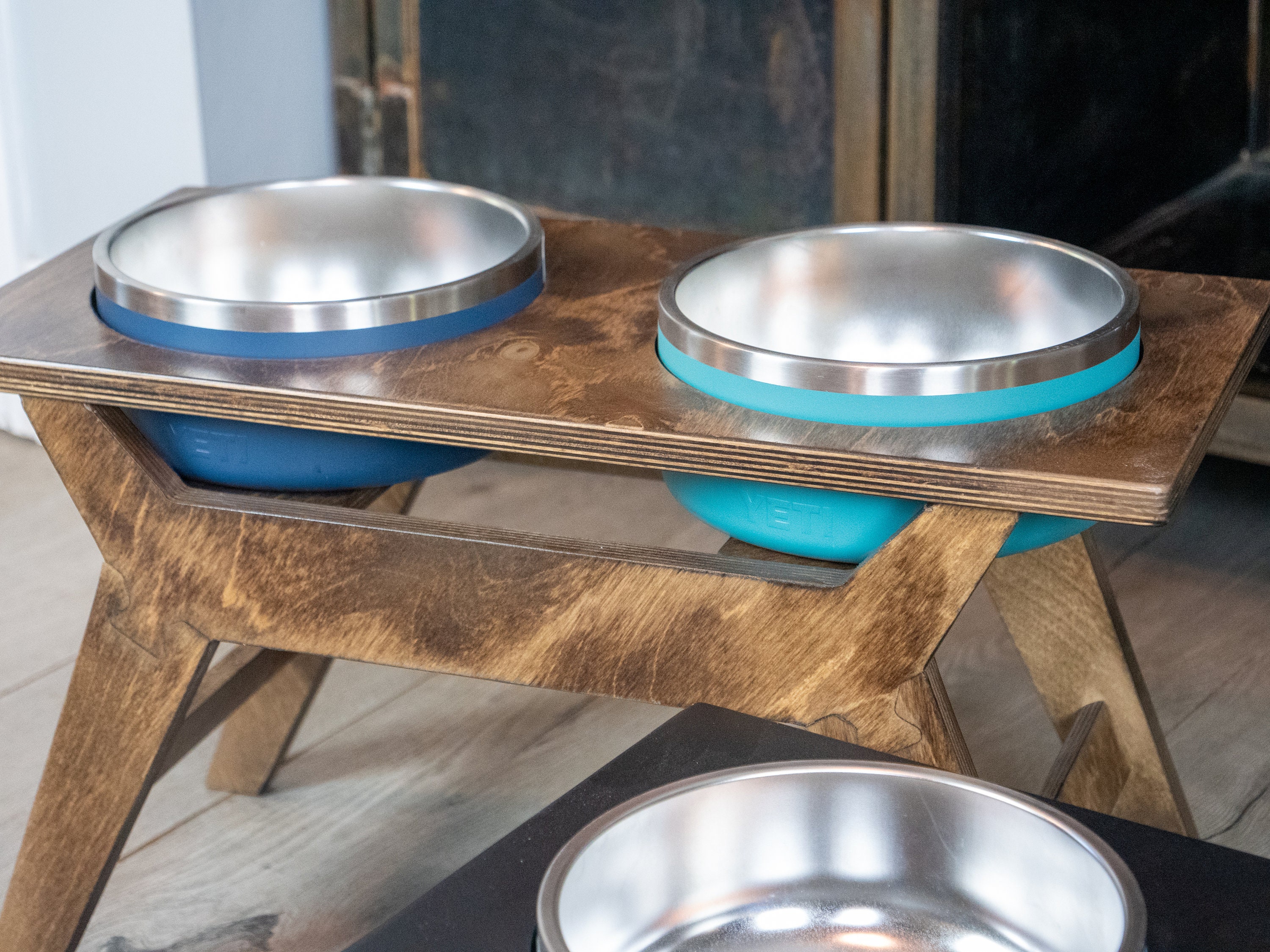 Raised Dog Bowl Stand - Bowls Included – Woodland Steelworks