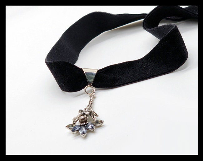 FMR Black Choker Necklace for Women Classic Black Velvet Choker Necklace  Rhinestones Love Heart Chokers Adjustable Necklaces Jewelry for Women and