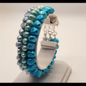 3 Strand Hand Dyed w/ Varying Blues Freshwater Pearl Bracelet w/ Slide lock Clasp. Ocean Theme. Beach wear. Blue Pearls. Hand Beaded