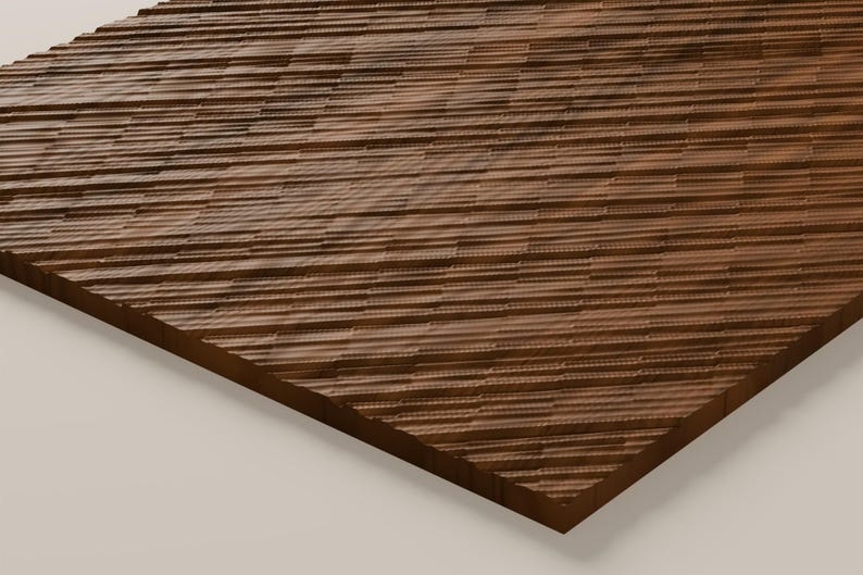 Op de afbeelding: Een rechthoekig houten paneel met een donkerbruine afwerking en een getextureerd oppervlak bestaande uit talloze horizontale, parallelle ribbels die een herhalend, gelaagd patroon vormen over de gehele bovenzijde.