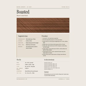 Op de afbeelding: Een digitaal instructieblad getiteld Boasted met een bruin houtnerftextuurvoorbeeld. Het document bevat secties voor de voorgestelde instellingen, procedure, bestandsspecificaties en de inhoud van de download.