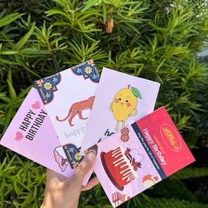 Happy Birthday 4-pack assortiment kaarten l Leuke en unieke Zuid-Aziatische en Arabische kaarten l Shan Masala Mango Tijger Kameel l Opbrengst Help wezen