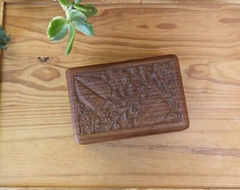 Vintage hand carved Indian jewellery box / hand carved wood box with floral design