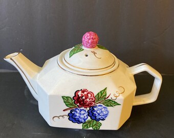 Vintage knots Berry Farm teapot ,Beautiful design with golden edge to share with your loved ones