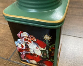 Vintage 2002 coca cola green ceramic cookie jar, ceramic beautiful decor 7x4.25” tall. Beautiful Coca Cola Christmas collection