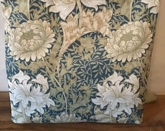 William Morris Chrysanthemum Patterned  Crossbodybag with Adjustable Strap 10”x 10”app