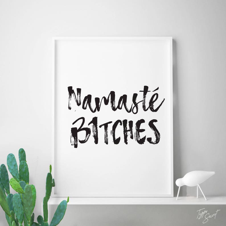 Cartel tipográfico "NAMASTE BITCHES" namaste impresión namaste cartel divertido pared arte divertido impresión divertido cartel sarcástico impresión arte sarcástico imagen 1