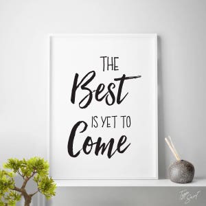 Puede incluir: Impresi&oacute;n tipogr&aacute;fica en blanco y negro con el texto "The Best is Yet to Come".